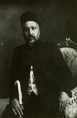 نویسنده کتاب شمس و طغرا : محمدباقر میرزا خسروی